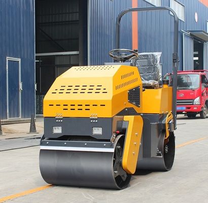 Kleiner, mit 1,5-2 Tonnen hohem Gewicht, mit Doppeltrommel-Straßenrollenverdichter mit hydraulischem Vibrationsmodus
