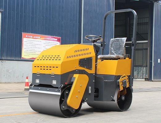 Kleiner, mit 1,5-2 Tonnen hohem Gewicht, mit Doppeltrommel-Straßenrollenverdichter mit hydraulischem Vibrationsmodus