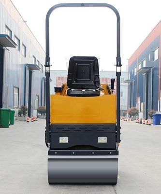 Kleiner, mit 1,5-2 Tonnen hohem Gewicht, mit Doppeltrommel-Straßenrollenverdichter mit hydraulischem Vibrationsmodus