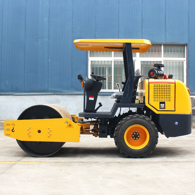 Gebrauchtes Straßenwalzen 3,5 Tonnen 4 Tonnen TUFF TORQ JAPAN Hydraulische Pumpe Vibrationsverdichter mit gutem